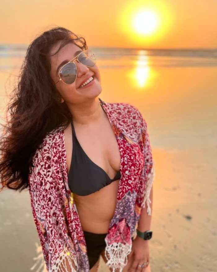 poonam_bajwa 3